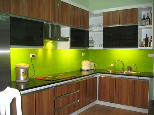 Kính màu ốp bếp màu xanh mạ non